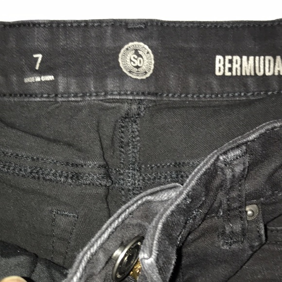 Bermuda | Black Jean Short - Picture 3 of 3